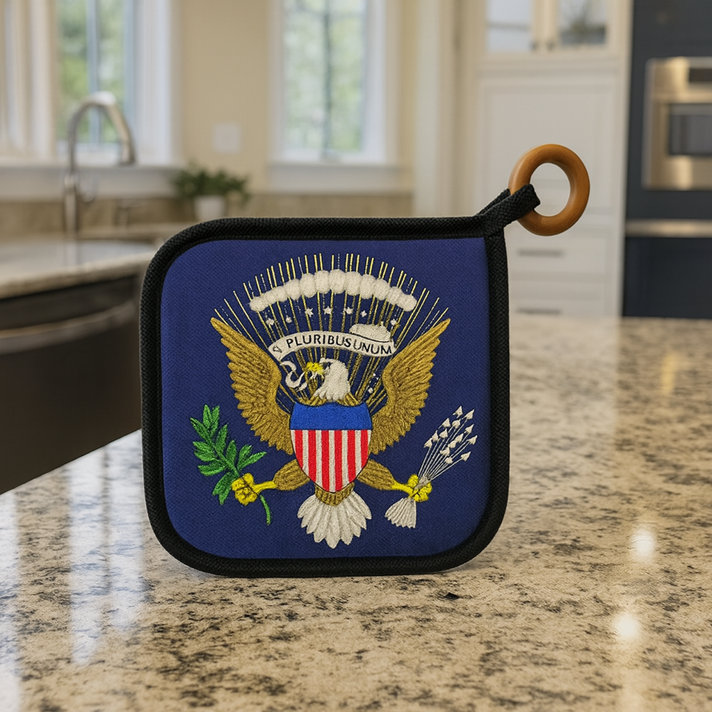 Great Seal Pot Holder – Patriotic & Functional Kitchen Accessory